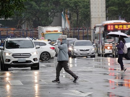 東北季風影響5日愈晚雨愈大 7日起低溫15度