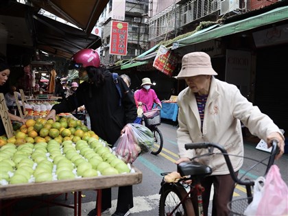 颱風接連來蔬果價格攀高 11月CPI漲勢擴大年增2.08%