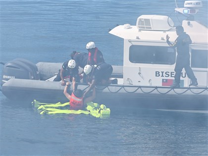 台帛海上救援聯合操演國造雲林艦入列 賴總統：人道救援不分國界