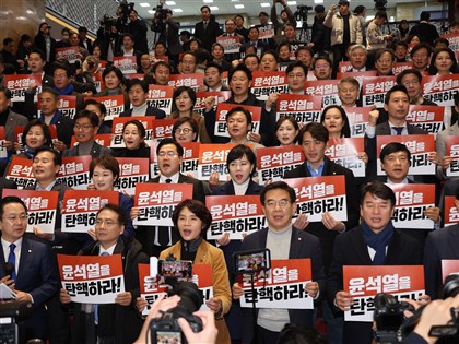 韓國最大在野黨夜宿國會 矢言尹錫悅彈劾表決前力阻二次戒嚴