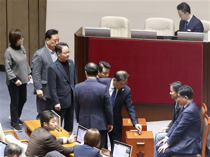 早安世界》尹錫悅彈劾案未過在野黨揚言再提 韓國政局動盪民怨沸騰