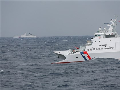 中國海警4船通過東部海域 海巡艦併航監控最近僅距1浬【獨家】