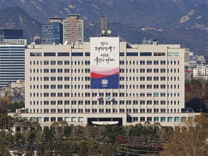 韓國警方搜查總統府遇阻 對峙近8小時後撤離