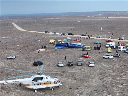 亞塞拜然航空客機墜毀32人生還 其餘35人可能已罹難