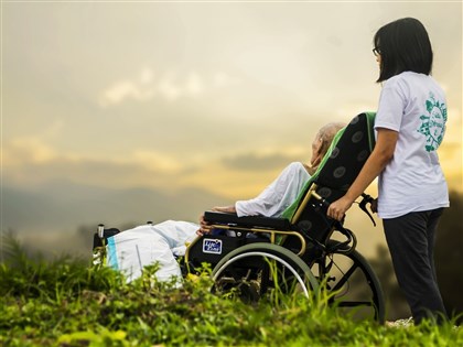 盤點長照2.0 政府提供的「四包錢」【書摘】