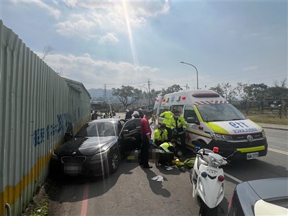 男駕車遇攔查逃逸 板橋警：槍擊輪胎、駕駛中彈不治