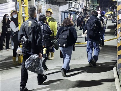 三重損鄰案拆危樓災民怨來不及取物 市府允協處