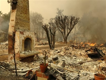 洛杉磯野火擴散快又急 居民：像世界末日場景[影]