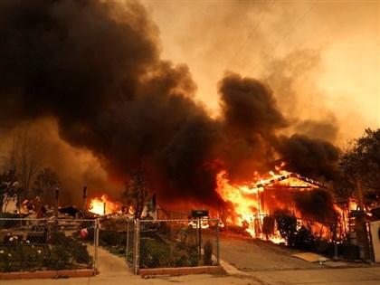 洛杉磯野火肆虐史上破壞力最強 至少5死逾10萬人急撤