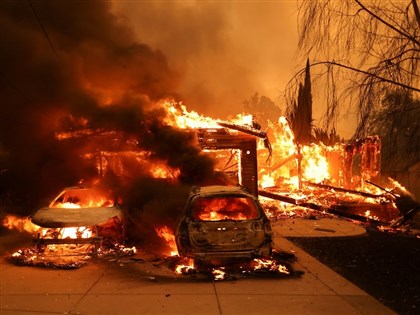 洛杉磯野火燒毀千棟建築至少2死 影視名人倉皇撤離[影]