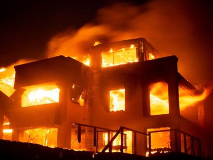 拜登調撥資源救洛杉磯野火 稱加州史上最嚴重火災