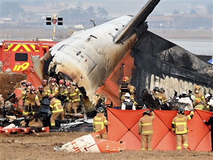 濟州航空失事客機黑盒子撞毀前4分鐘停止記錄 專家提疑點