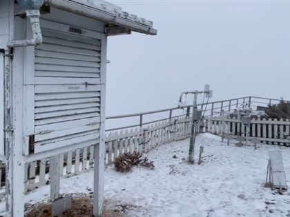 玉山北峰零下1.4度 午後飄雪持續中[影]