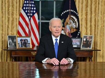 拜登告別演說談新聞自由 稱美國人正被假消息淹沒[影]