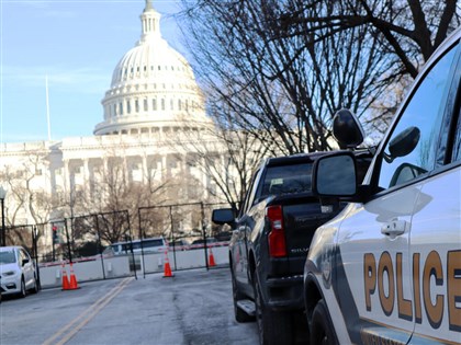 川普就職典禮倒數 國會大批軍警設滴水不漏防線[影]