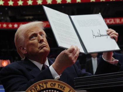 川普就職首日率美退出WHO、巴黎氣候協定 重要政令一覽