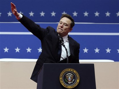 馬斯克喊政府效率部上火星 致敬手勢似納粹禮惹議[影]