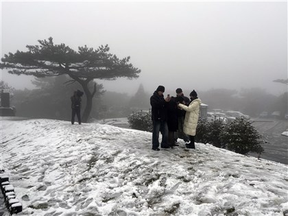 寒流來襲陽明山可能降雪 實施3階段交管車輛需加掛雪鏈