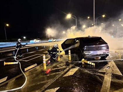 國1楊梅休息站電動車起火 5人無生命跡象搶救中