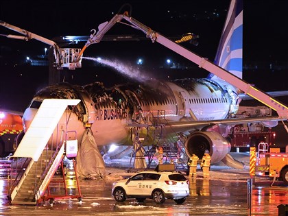 釜山航空飛機火警撲滅 3人輕傷