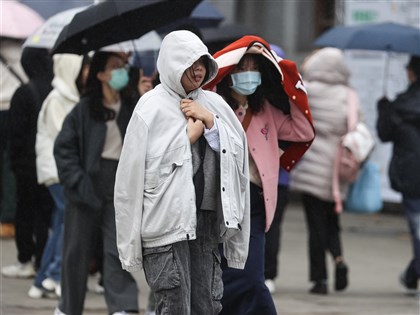 鋒面通過初四濕冷 各地降雨機率高