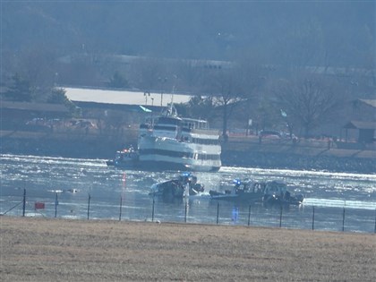 早安世界》美航小客機對撞黑鷹直升機墜河 川普證實無人倖存