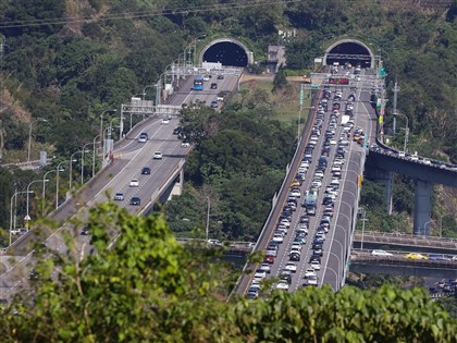 早安世界》初四國道交通量估平日1.5倍 高公局籲午前出發避塞車