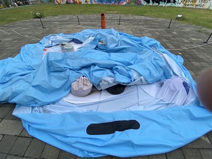 咖波大型氣偶台中展出遭人割破 警方鎖定嫌疑人