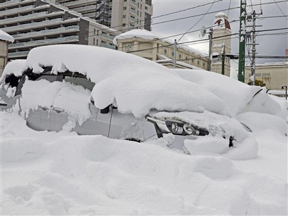 日本大雪影響新幹線 青森縣酸湯積雪387公分