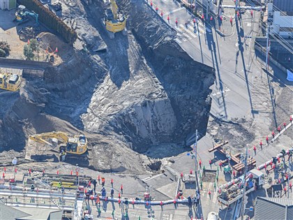 日本埼玉拆除天坑內涵管 盼盡速搜救失聯駕駛