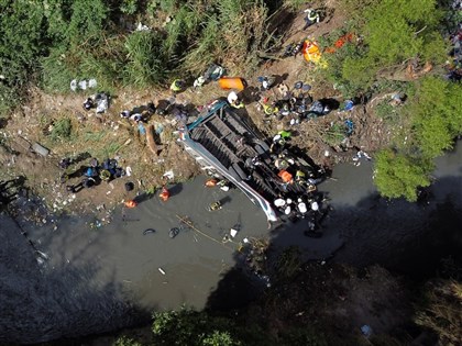 瓜地馬拉巴士墜橋增至51死 全國哀悼3天