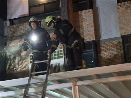 台東住宅火警男童及時發現濃煙 7人逃陽台獲救