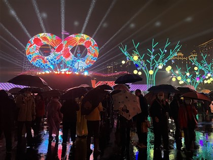 台灣燈會開幕舞者滑倒 觀光署：雨勢未達停演標準