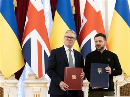 英國首相施凱爾與澤倫斯基通話 稱烏克蘭加入北約不可逆