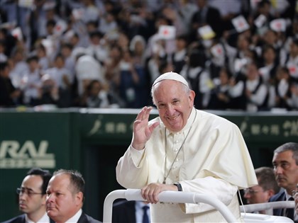 教宗呼吸道感染出現「複雜臨床狀況」 須延長住院