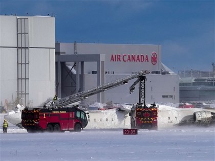 達美航空班機降落加拿大多倫多機場翻覆 至少8人受傷