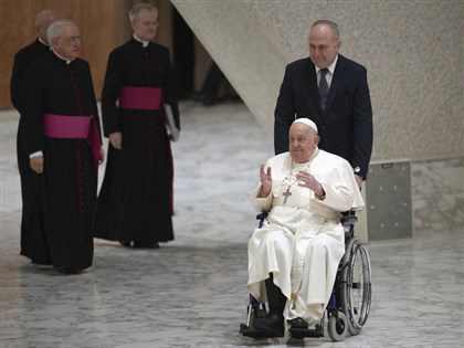 教宗方濟各病情好轉 梵諦岡：可坐扶手椅上用餐