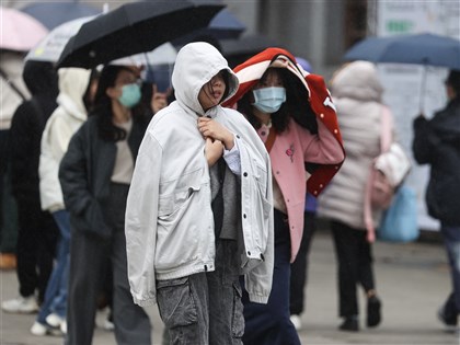 鋒面通過及東北季風增強 北、東北部轉涼降雨機率高