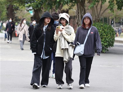 大陸冷氣團影響 迎風面北部、東半部降雨機率高