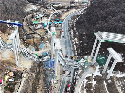 韓國高速公路工地橋梁坍塌活埋10工人 3死7重傷【更新】