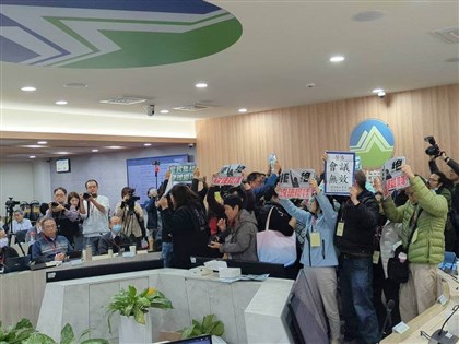 四接環評大會 支持反對方爆衝突會議中斷[影]