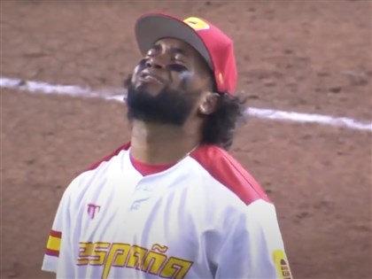 經典賽資格賽西班牙三壘手連續失誤當場落淚 英文主播：畫面太震撼[影]