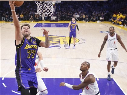 NBA詹姆斯、唐西奇連線轟59分 湖人勝快艇收5連勝