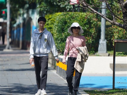 天氣穩定偏暖熱 白天高溫北東可達30度中南部33度