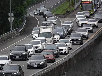 228收假日國5北向上午已塞車 午後高乘載管制