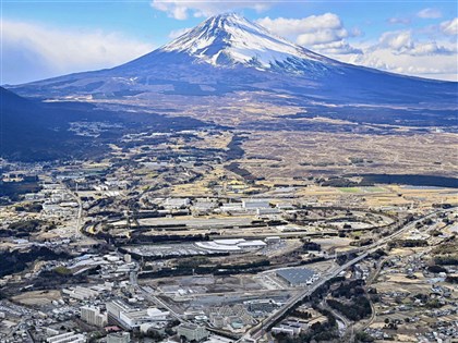 富士山通行費漲到每人900元 今夏登山季生效