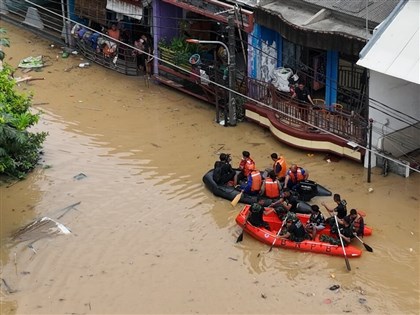 å°å°¼é›…åŠ é”æš´é›¨æ°´æ·¹æœ€é«˜8å…¬å°º é€¾è¬äººæ’¤é›¢