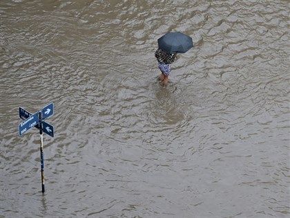 阿根廷港市遭雨彈摧毀釀13死 數小時降1年雨量