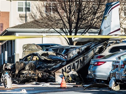 美小飛機墜落停車場起火 機上5人生還地面無人傷[影]