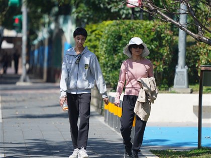 吳德榮：西半部易有霧 12日前高溫上看30度